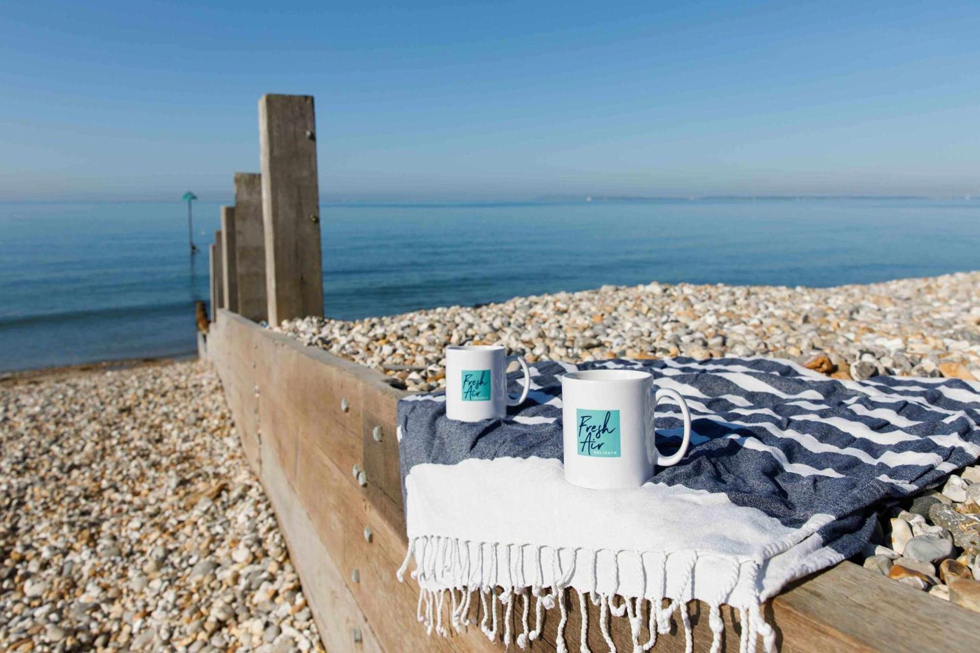 Absolute Beachfront With Decked Garden Oasis And Views Bognor Regis Exterior foto