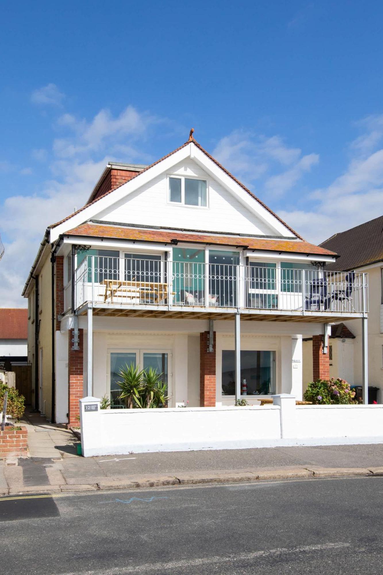 Absolute Beachfront With Decked Garden Oasis And Views Bognor Regis Exterior foto