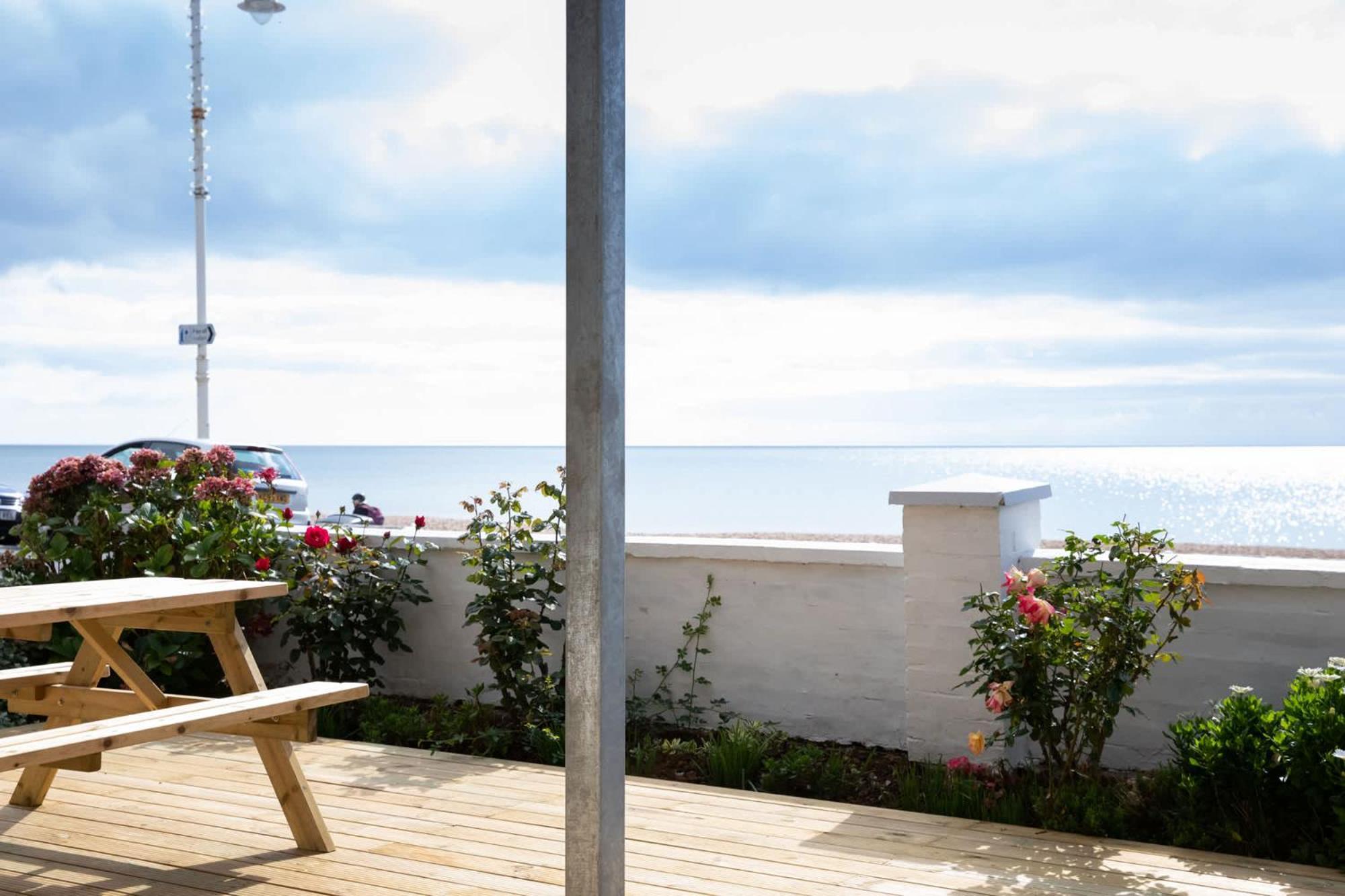 Absolute Beachfront With Decked Garden Oasis And Views Bognor Regis Exterior foto